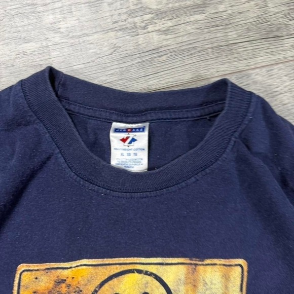 Vintage 2000s boxy, navy blue and yellow graphic, saying T-shirt size XL - Picture 3 of 5